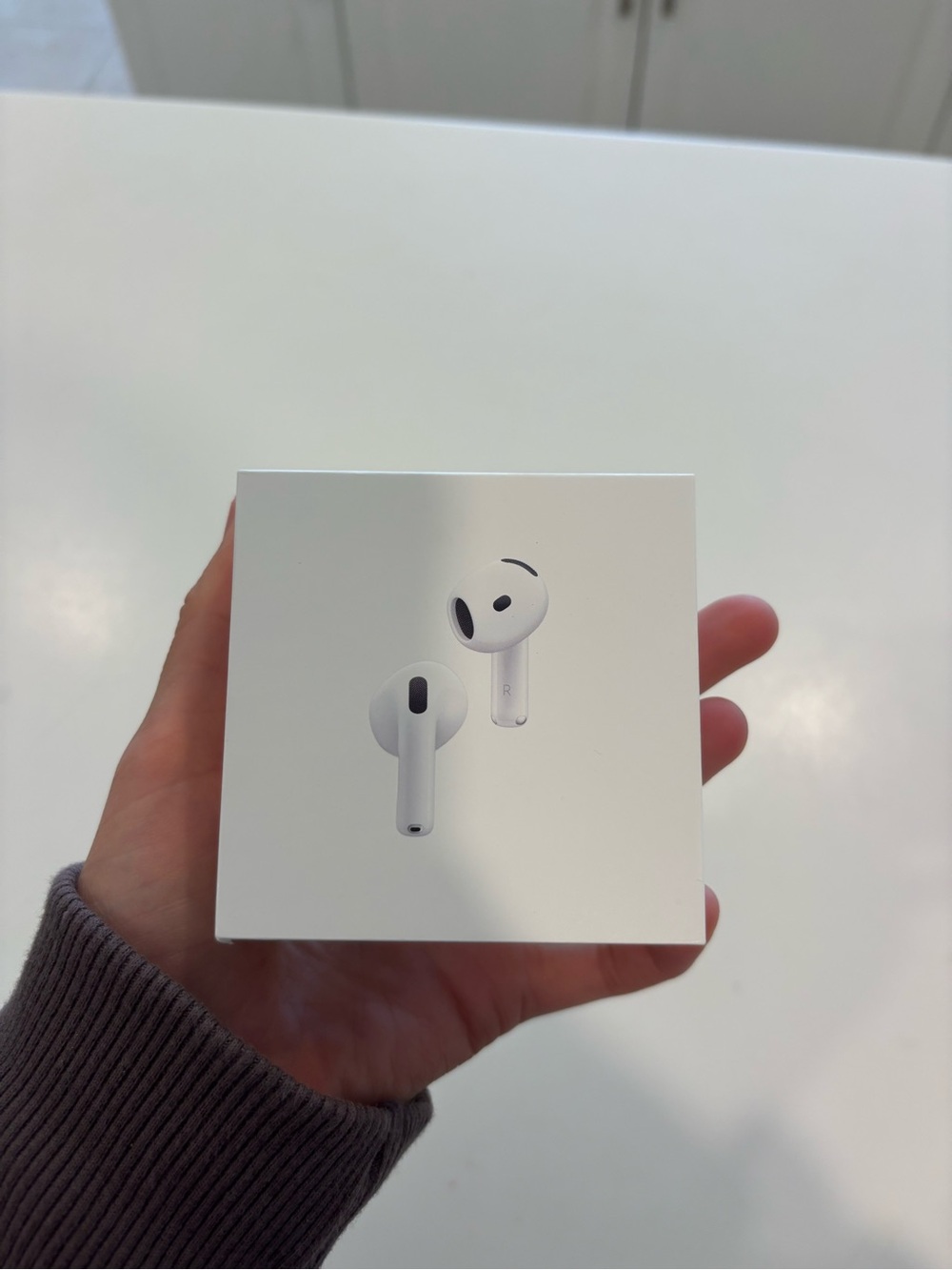 Apple White AirPods 4 with Charging Case - Boxed completely new unopened